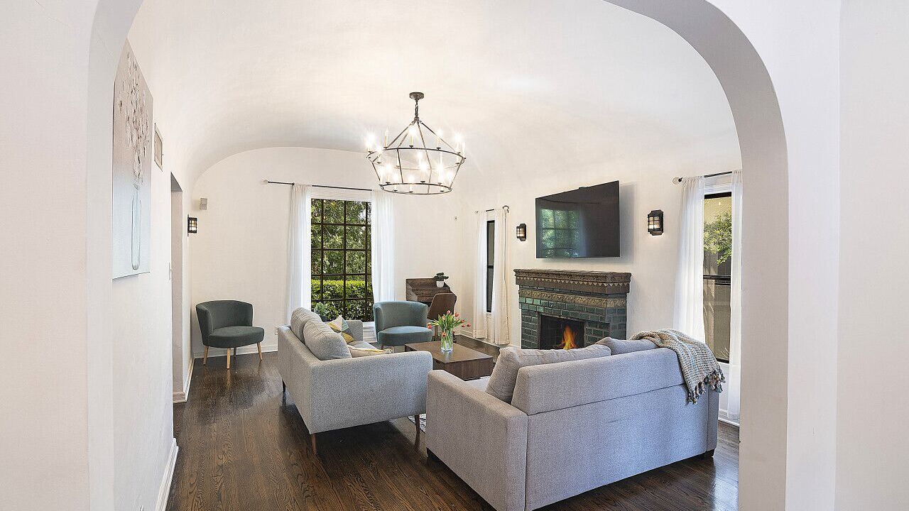 Photo of Livingroom in Pico - Robertson