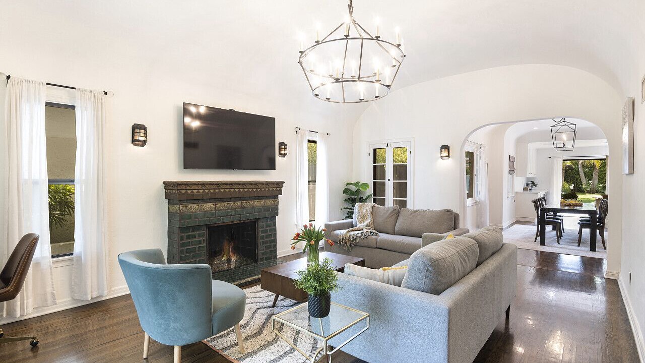 Photo of Livingroom in Pico - Robertson