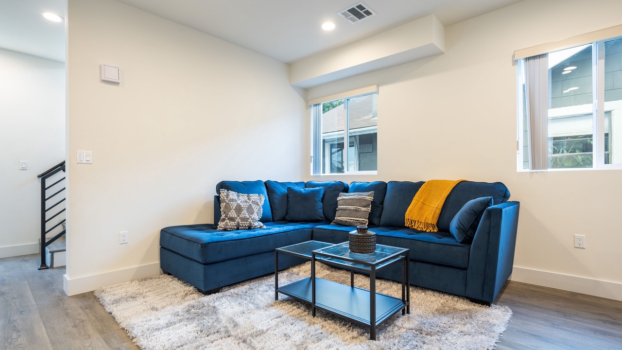 Photo of Livingroom in Pico-Union