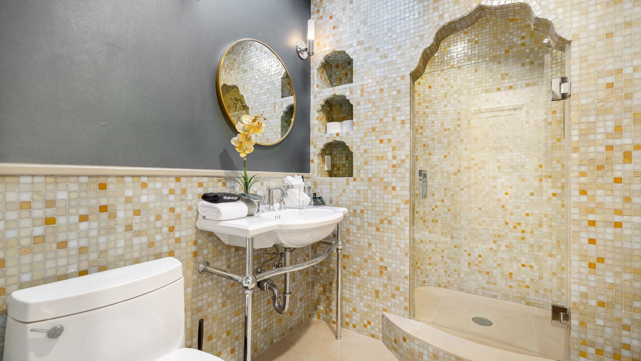 Photo of Others in The Bird Streets