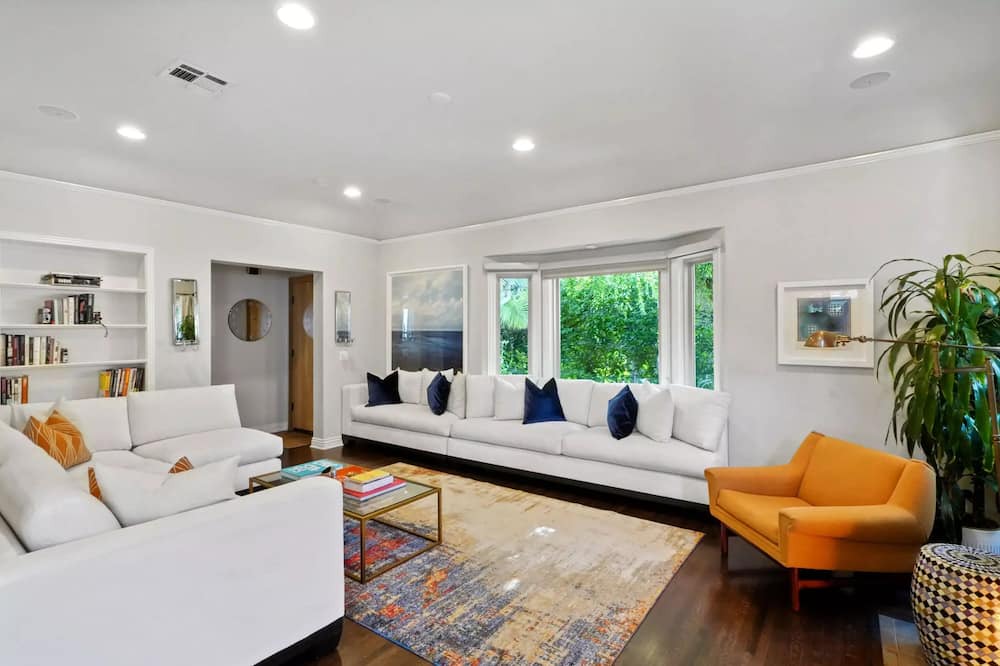 Photo of Livingroom in Los Angeles