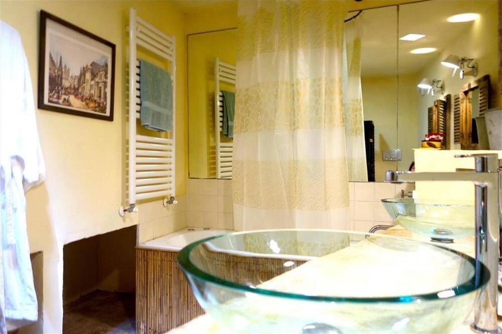 Photo of Bathroom in Sermoneta
