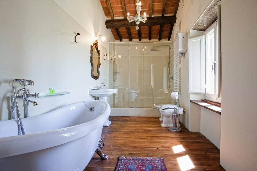 Photo of Bathroom in San Pietro a Cegliolo