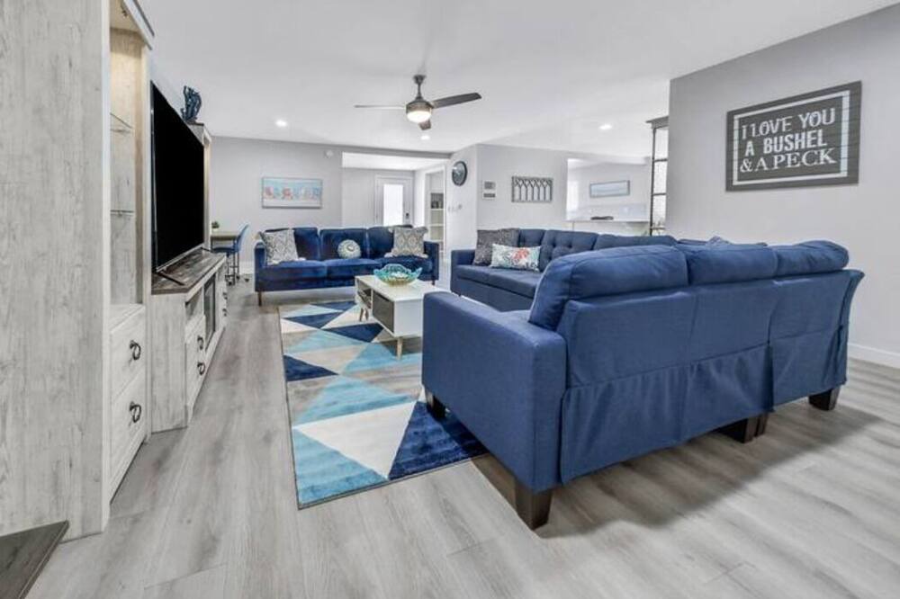 Photo of Livingroom in Circle Area