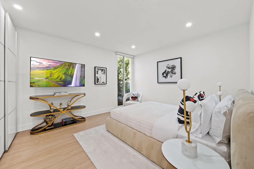 Photo of Bedroom in Beverly Glen
