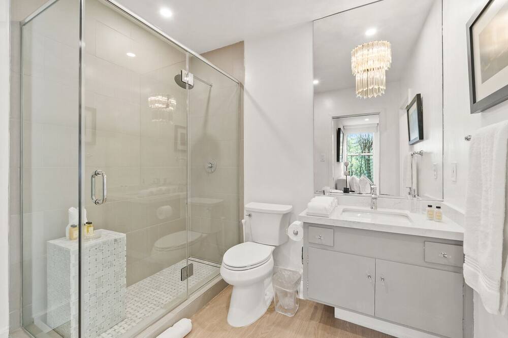 Photo of Bathroom in Beverly Glen