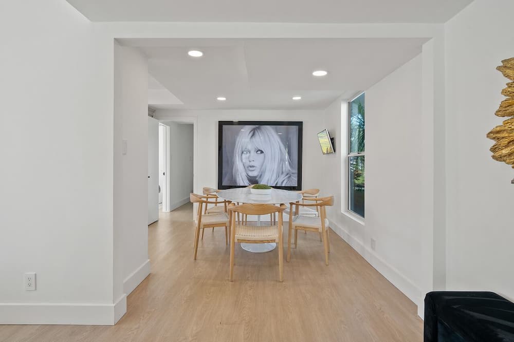 Photo of Others in Beverly Glen