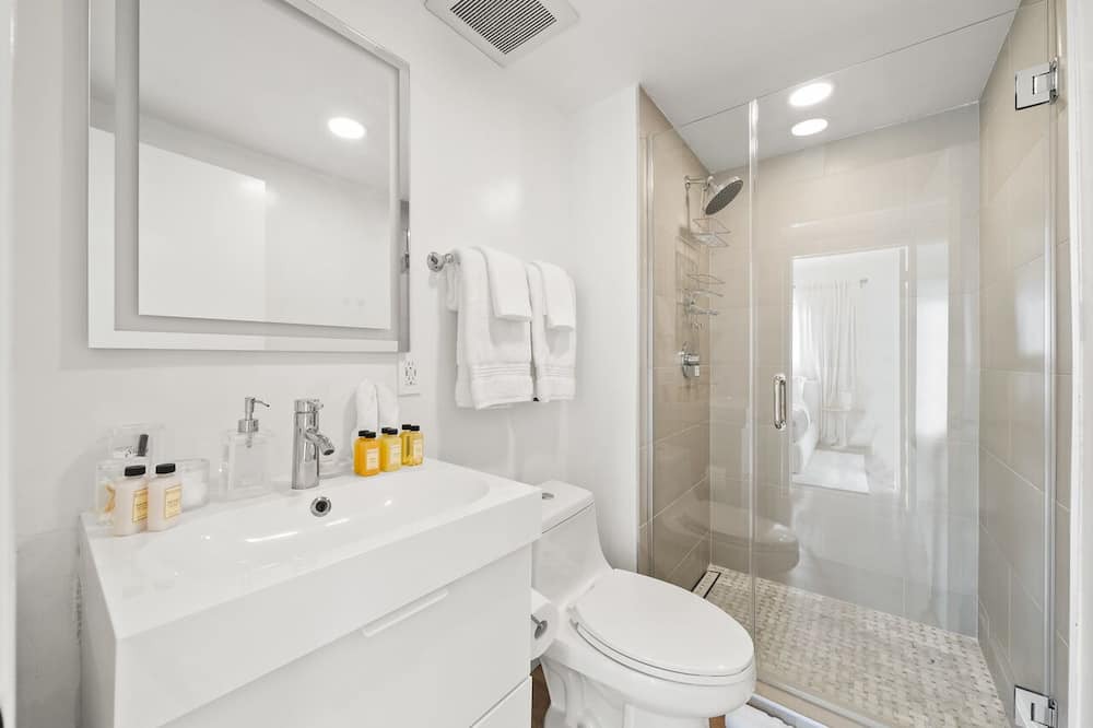 Photo of Bathroom in Beverly Glen