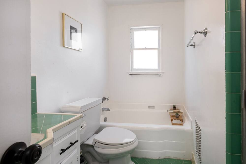Photo of Bathroom in Carthay Circle