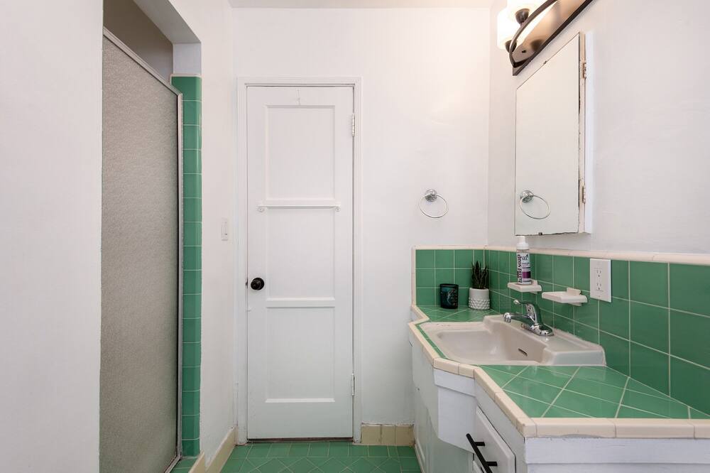 Photo of Bathroom in Carthay Circle