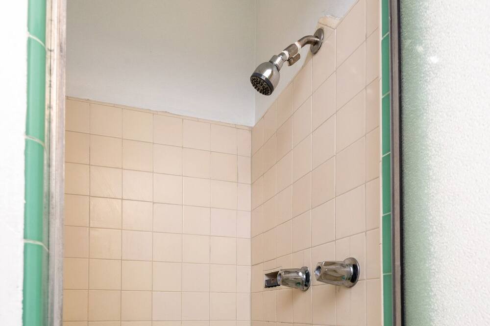 Photo of Bathroom in Carthay Circle