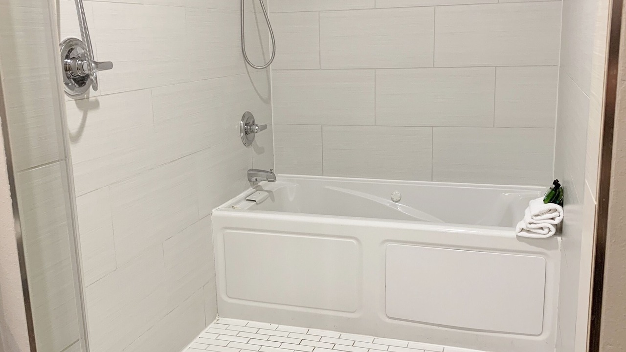 Photo of Bathroom in Harbor Gateway South