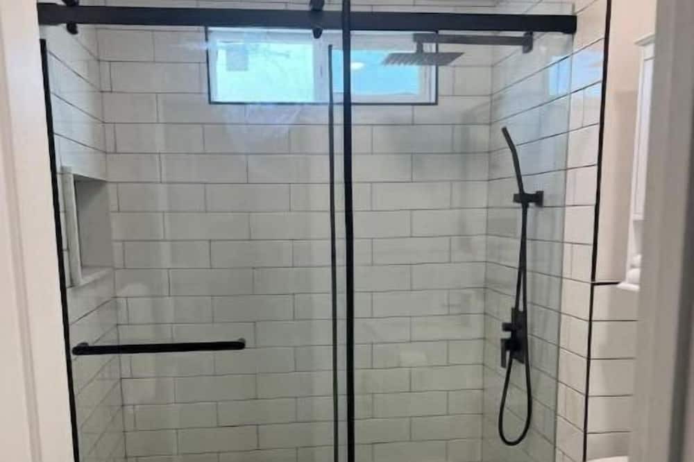 Photo of Bathroom in Lawndale