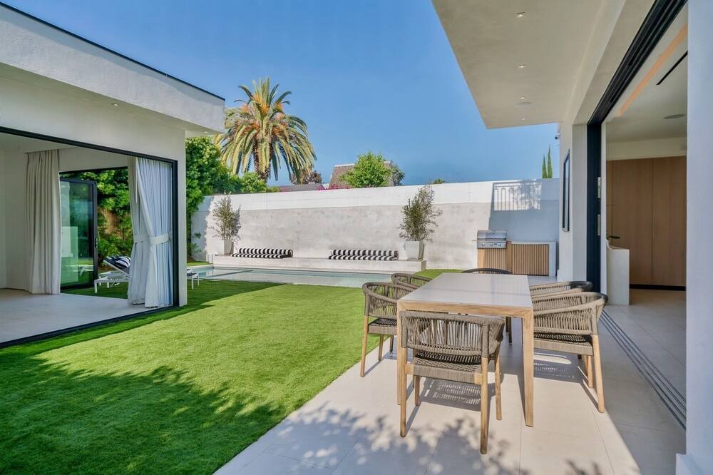 Photo of Outdoor in Beverly Grove
