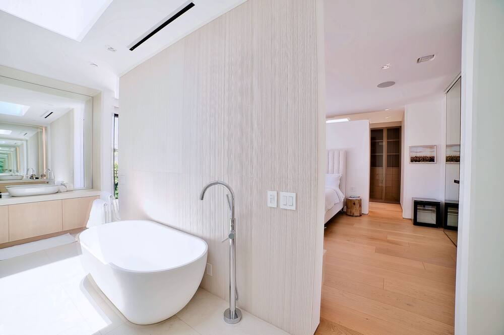 Photo of Bathroom in Beverly Grove