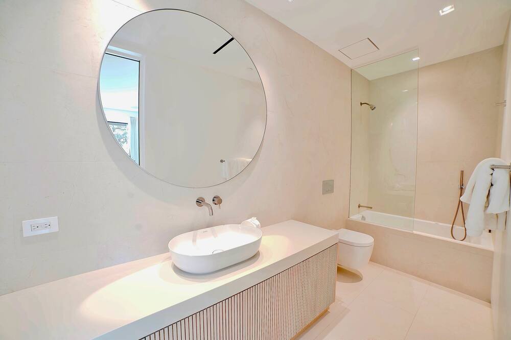 Photo of Bathroom in Beverly Grove