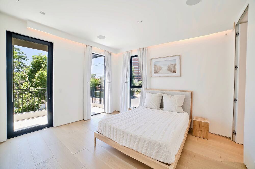 Photo of Bedroom in Beverly Grove