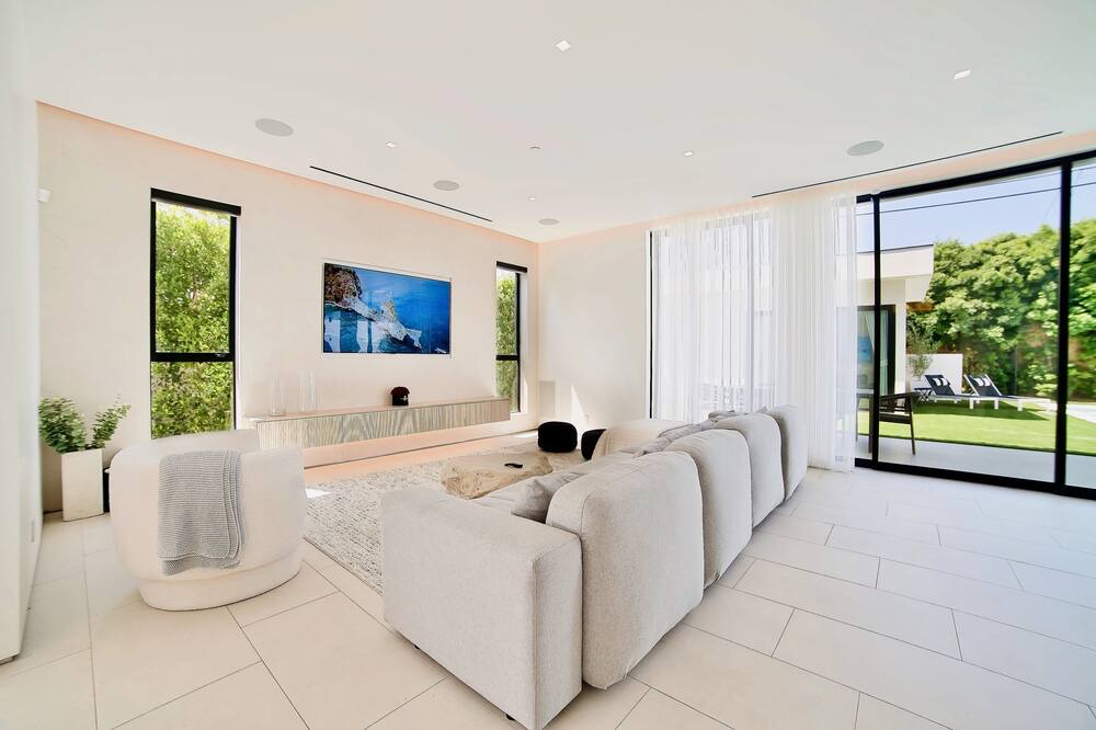 Photo of Livingroom in Beverly Grove