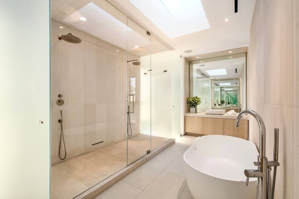 Photo of Bathroom in Beverly Grove