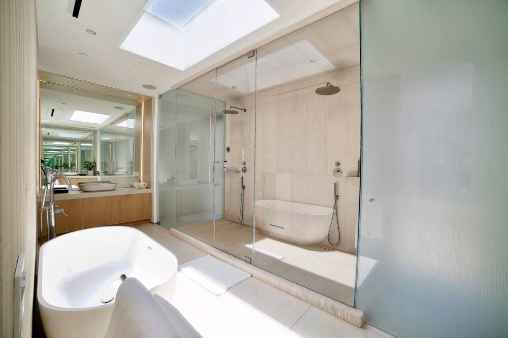 Photo of Bathroom in Beverly Grove