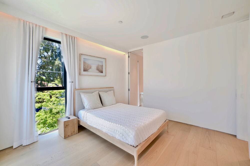 Photo of Bedroom in Beverly Grove