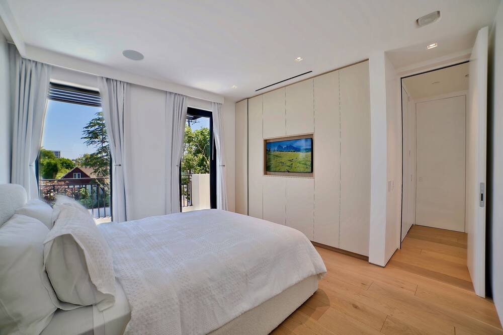 Photo of Bedroom in Beverly Grove