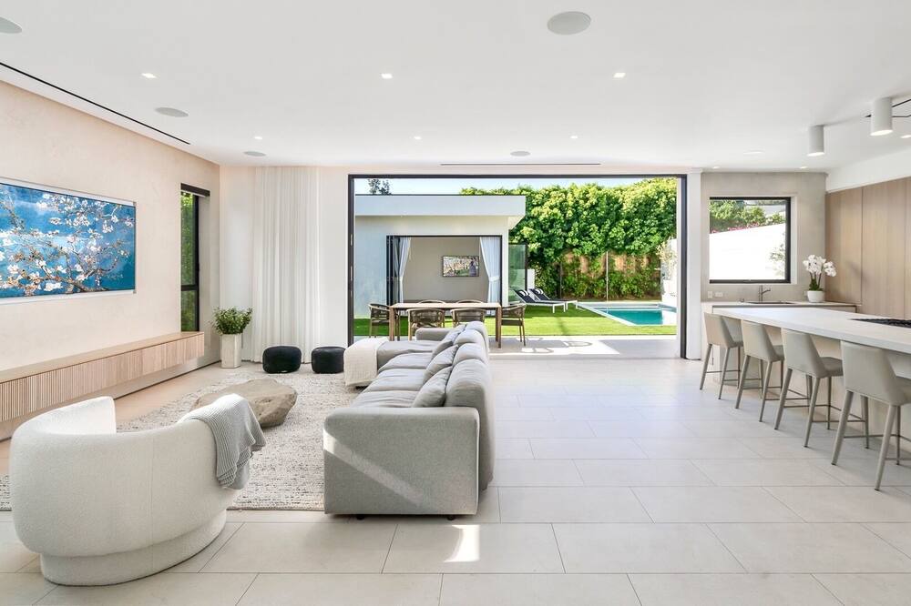 Photo of Livingroom in Beverly Grove