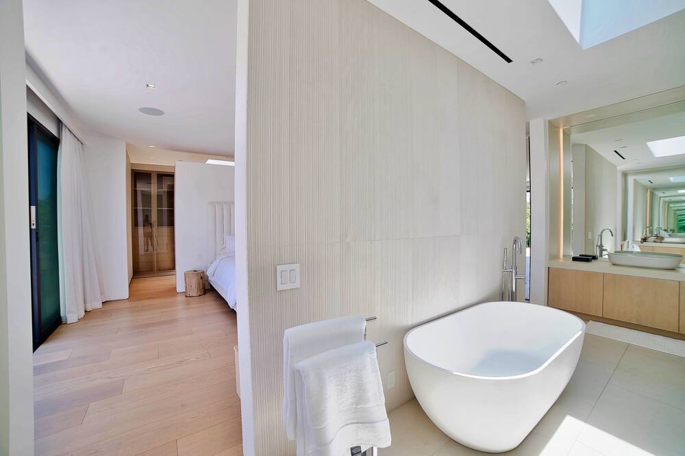 Photo of Bathroom in Beverly Grove