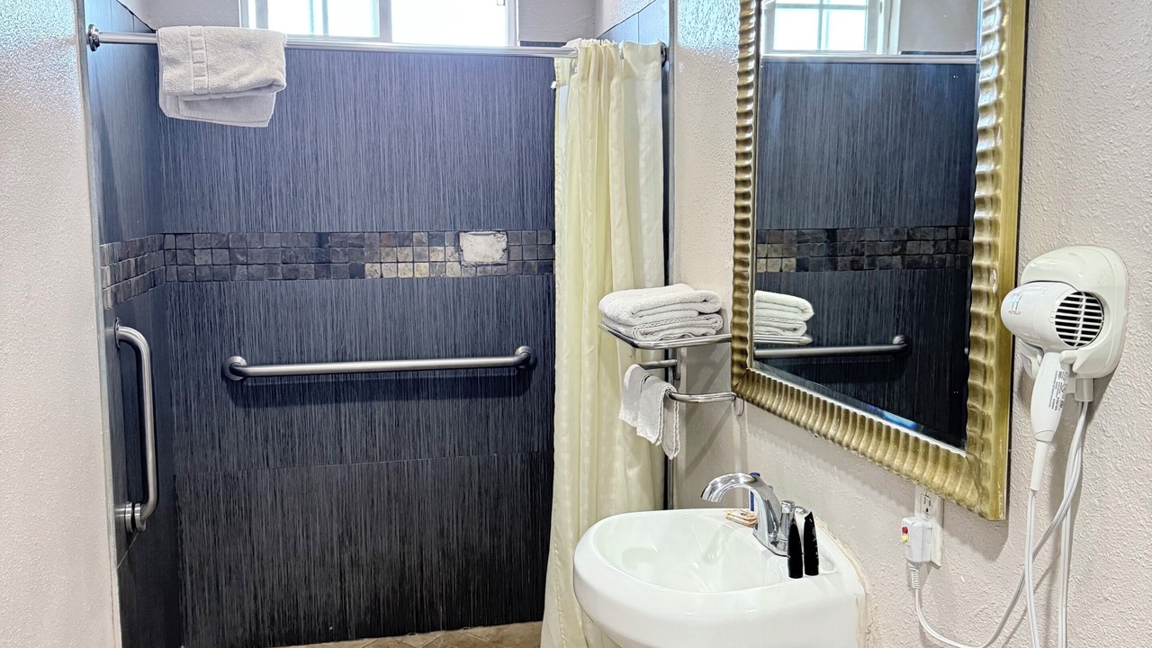 Photo of Bathroom in Lynwood