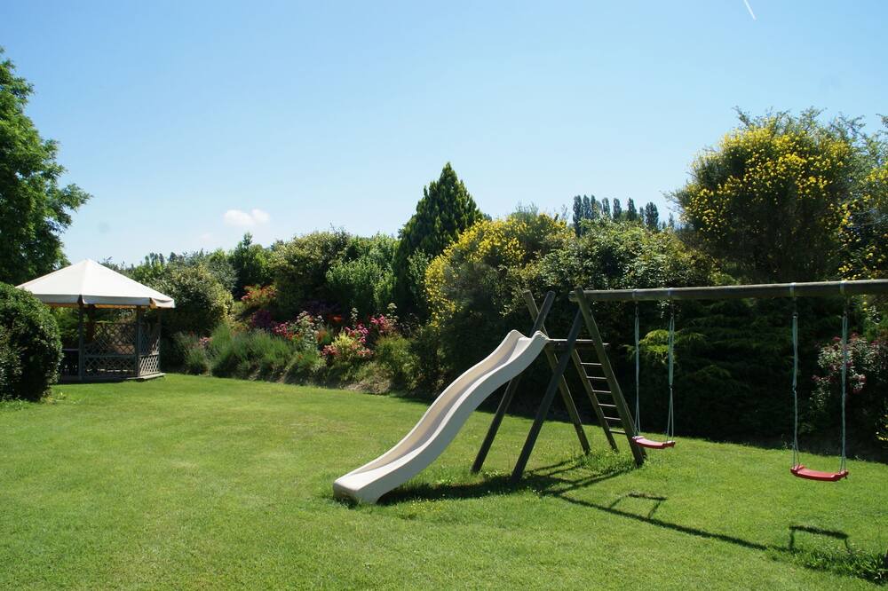Photo of Others in Montone