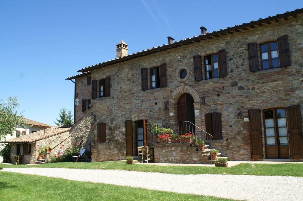 Photo of Outdoor in Montone