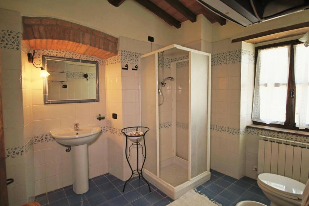 Photo of Bathroom in Todi