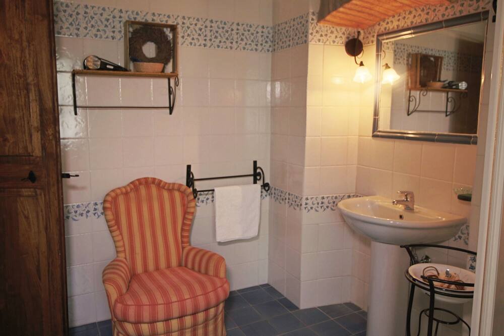 Photo of Bathroom in Todi