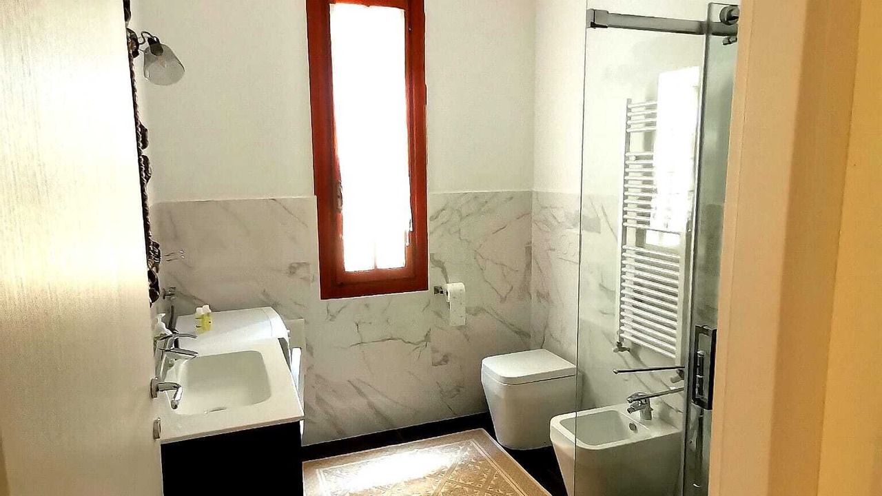 Photo of Bathroom in Vernazza