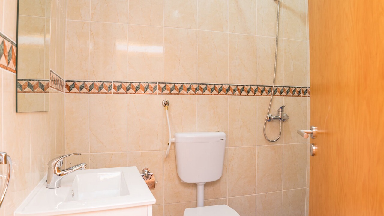 Photo of Bathroom in Meia Praia