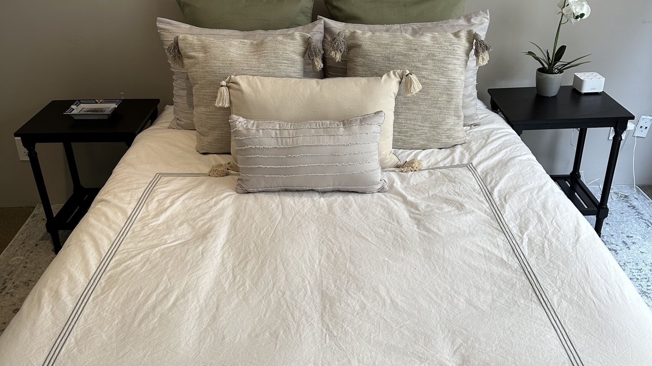 Photo of Bedroom in Beverly Grove
