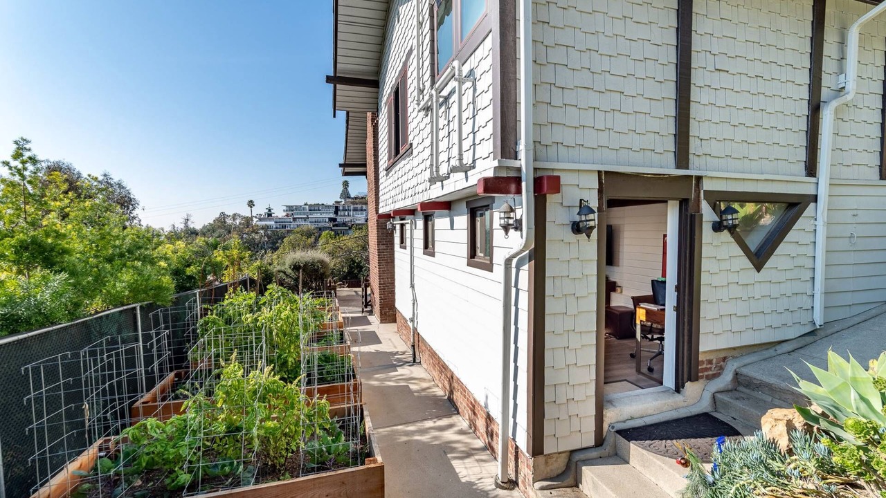 Photo of Outdoor in Hollywood Heights