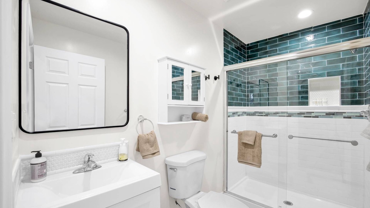 Photo of Bathroom in Pico-Union