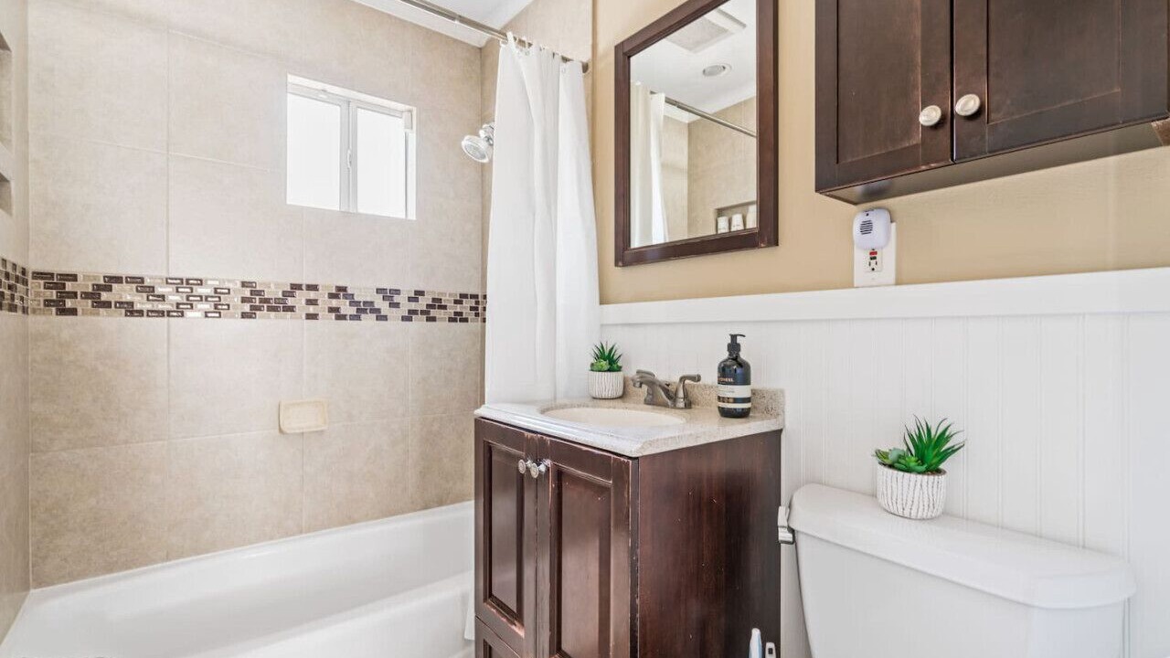 Photo of Bathroom in Harbor