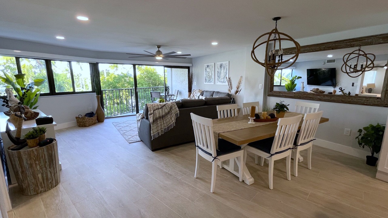 Photo of Livingroom in Rock Harbor