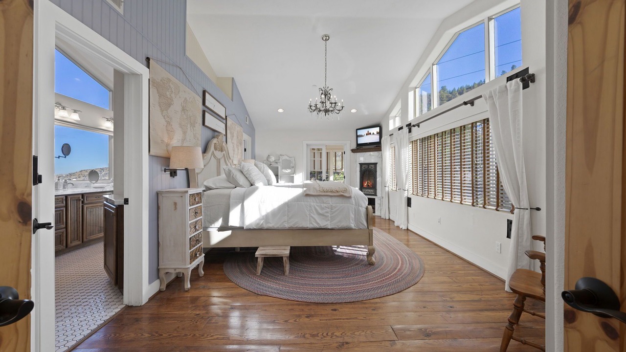 Photo of Bedroom in Wrightwood