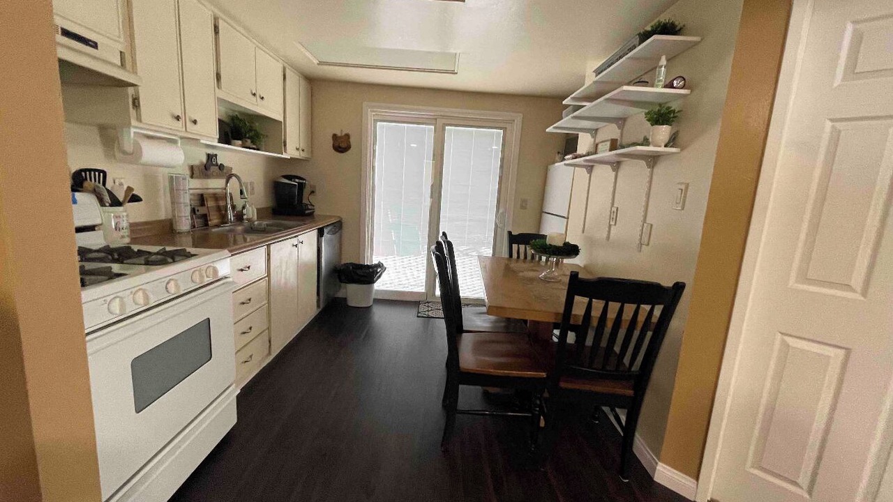 Photo of Kitchen in Cedarpines Park