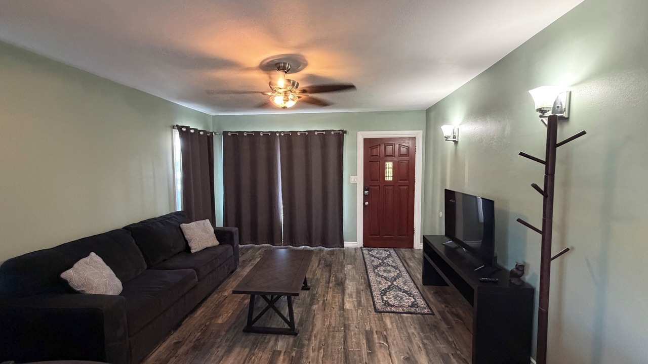 Photo of Livingroom in Hawthorne