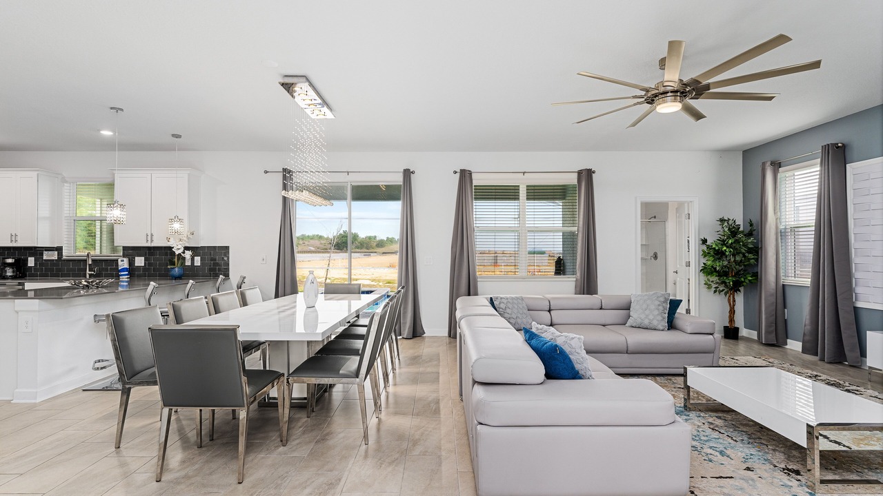 Photo of Livingroom in Four Corners