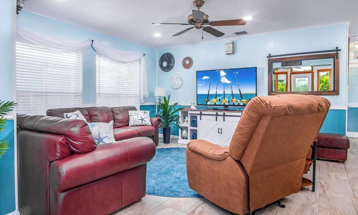 Photo of Livingroom in Cutthroat Harbor Estates