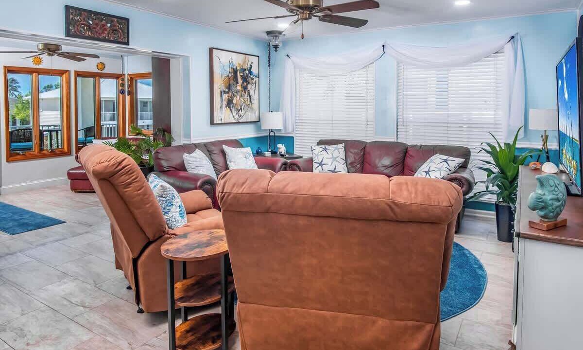 Photo of Livingroom in Cutthroat Harbor Estates
