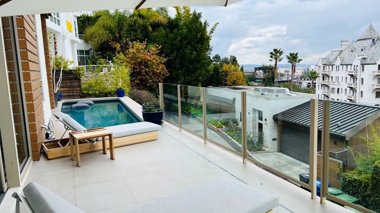 Photo of Patio Balcony in Hollywood Hills West