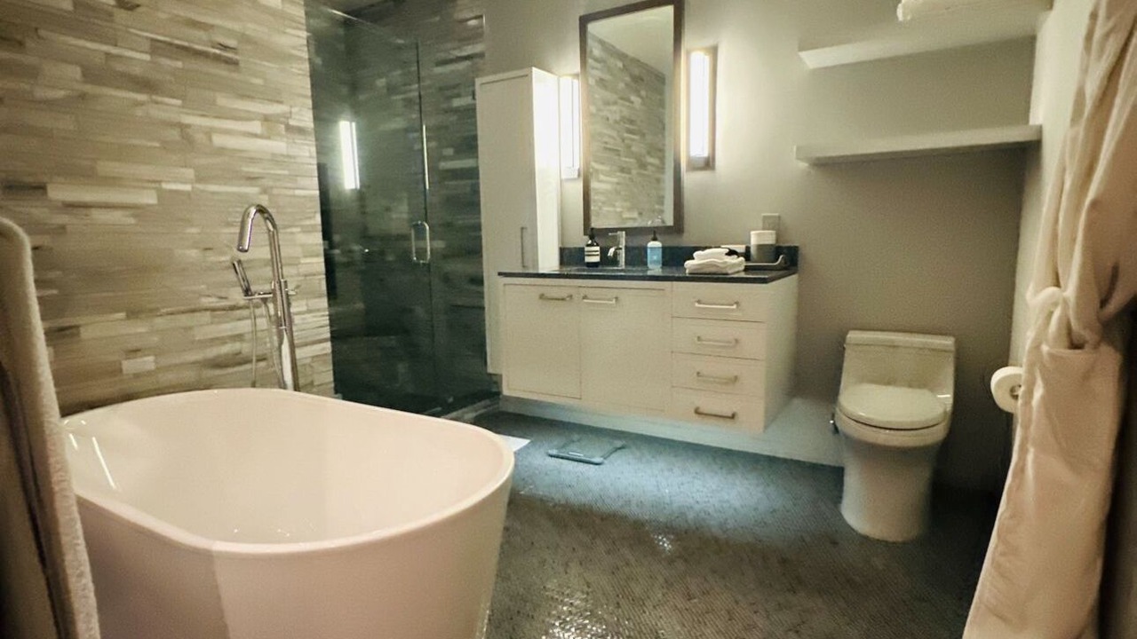 Photo of Bathroom in Hollywood Hills West