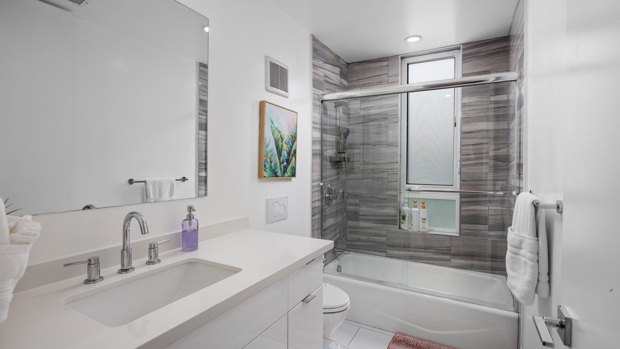 Photo of Bathroom in Harbor Gateway South
