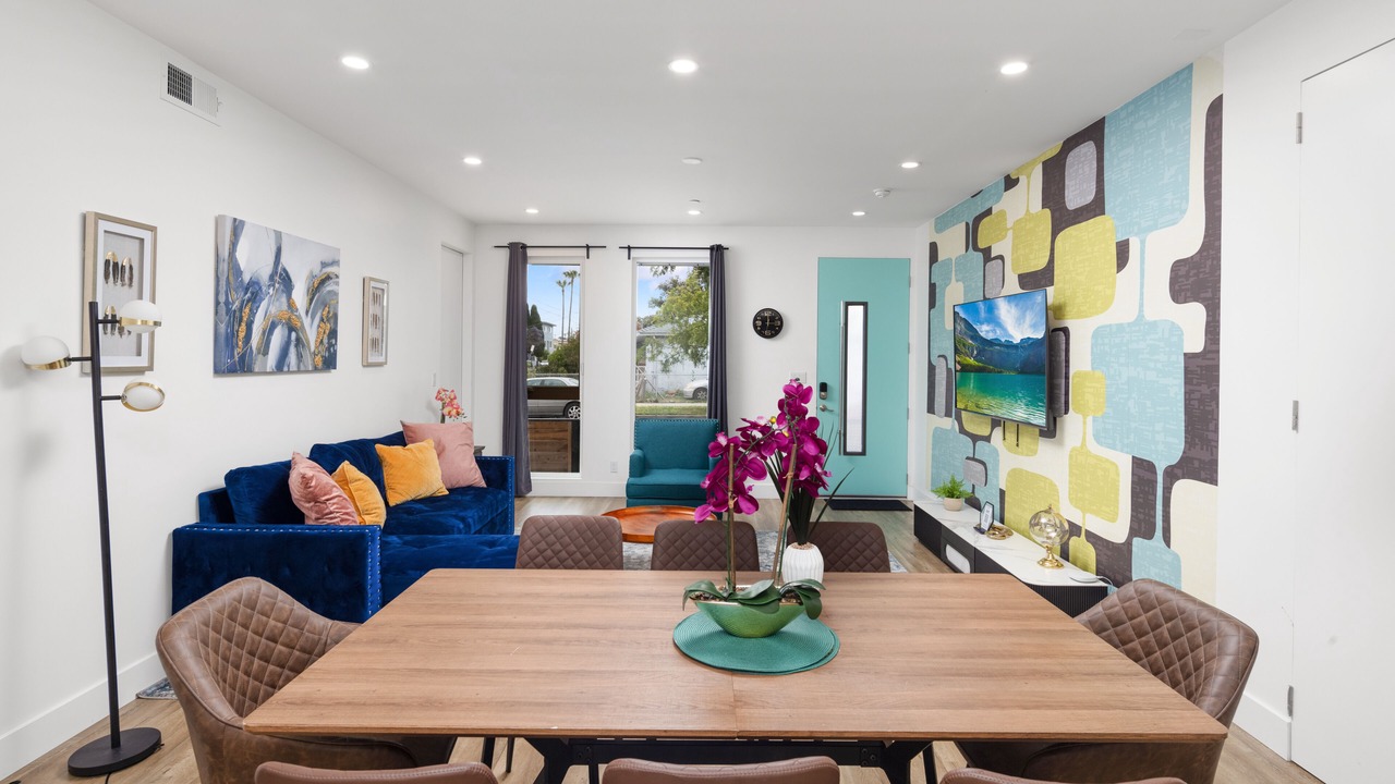 Photo of Livingroom in Harbor Gateway South